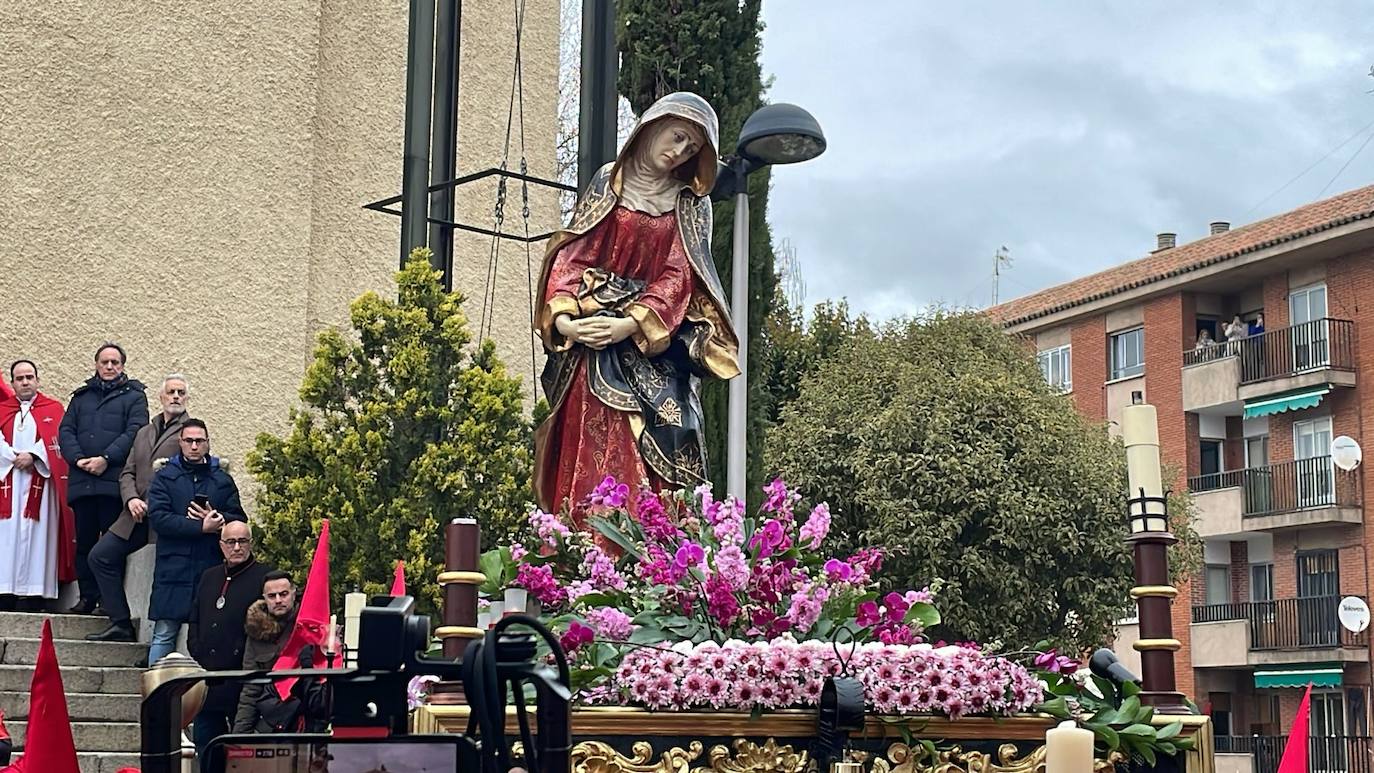 Así ha sido la &#039;procesión&#039; del Cristo de la Vela a la puerta de la Iglesia