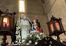 El niño San Miguel quita el luto a la Virgen en Peñaranda