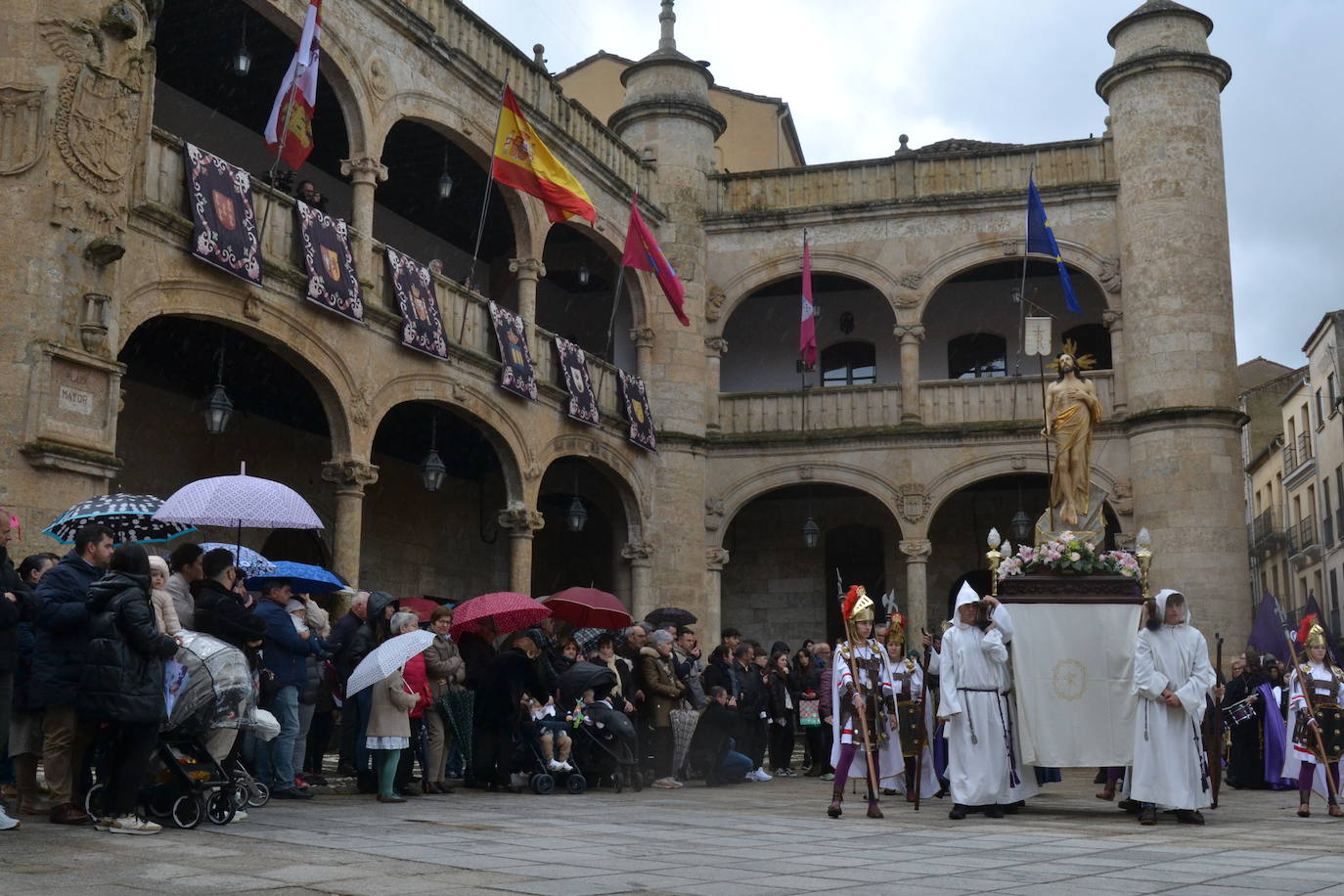 Jesús Resucitado y la Virgen se encuentran en la Plaza Mayor de Ciudad Rodrigo