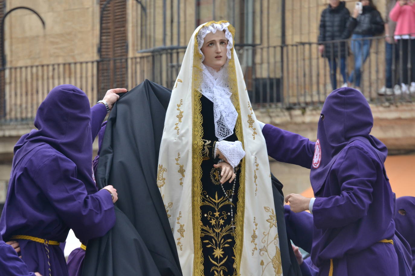 Jesús Resucitado y la Virgen se encuentran en la Plaza Mayor de Ciudad Rodrigo