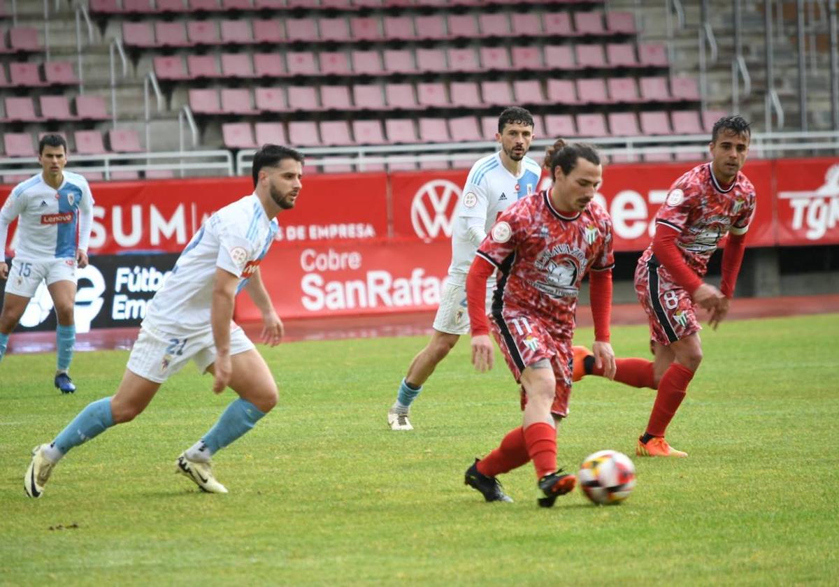 El Guijuelo tardó demasiado en buscar la meta contraria y cae ante la SD Compostela (1-0)