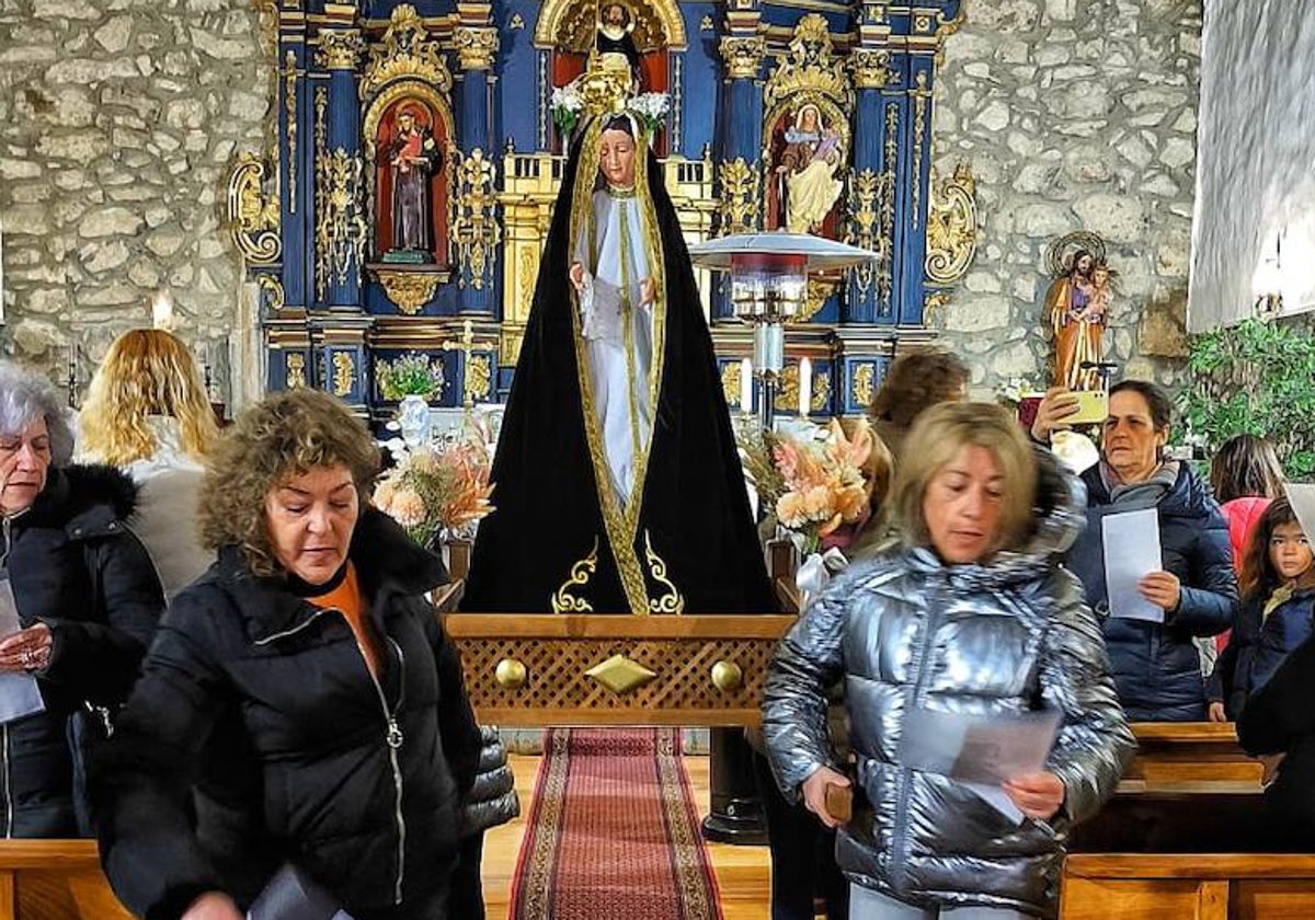 Nava de Béjar celebra la Pascua con el Encuentro en la iglesia y la tradicional degustación de hornazo