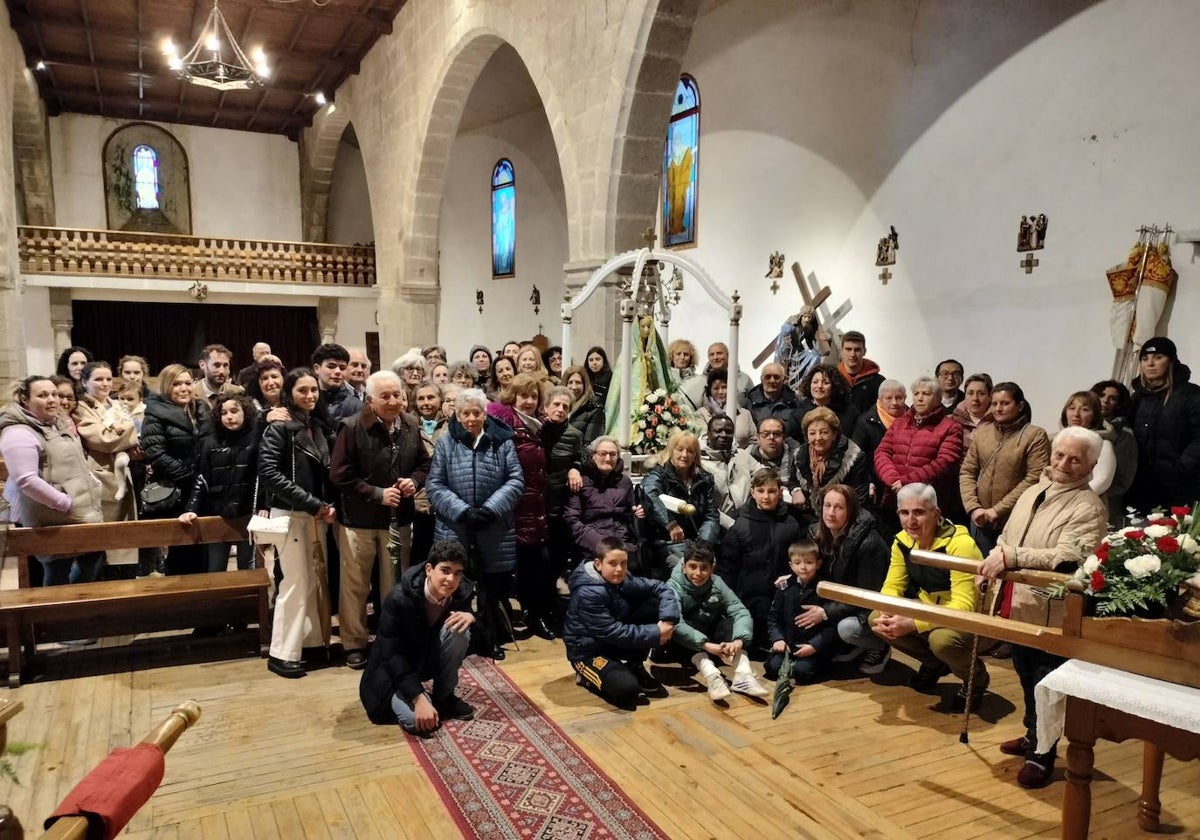 Linares acompaña a la Virgen del Buen Sucesos en su bajada hasta la iglesia