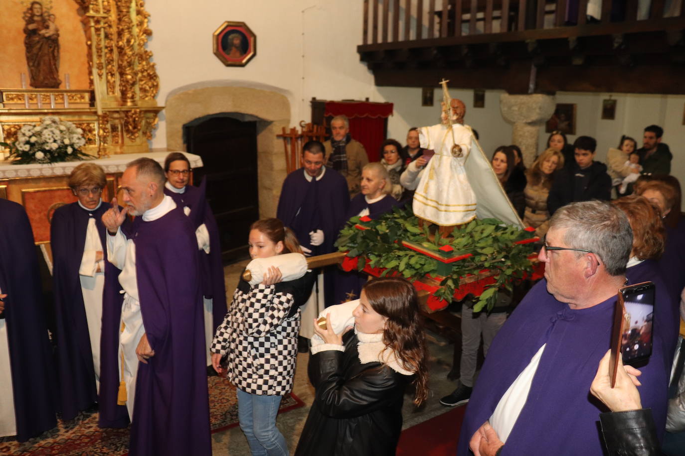 Sanchotello no falta a su Encuentro, que celebra en el interior de la iglesia