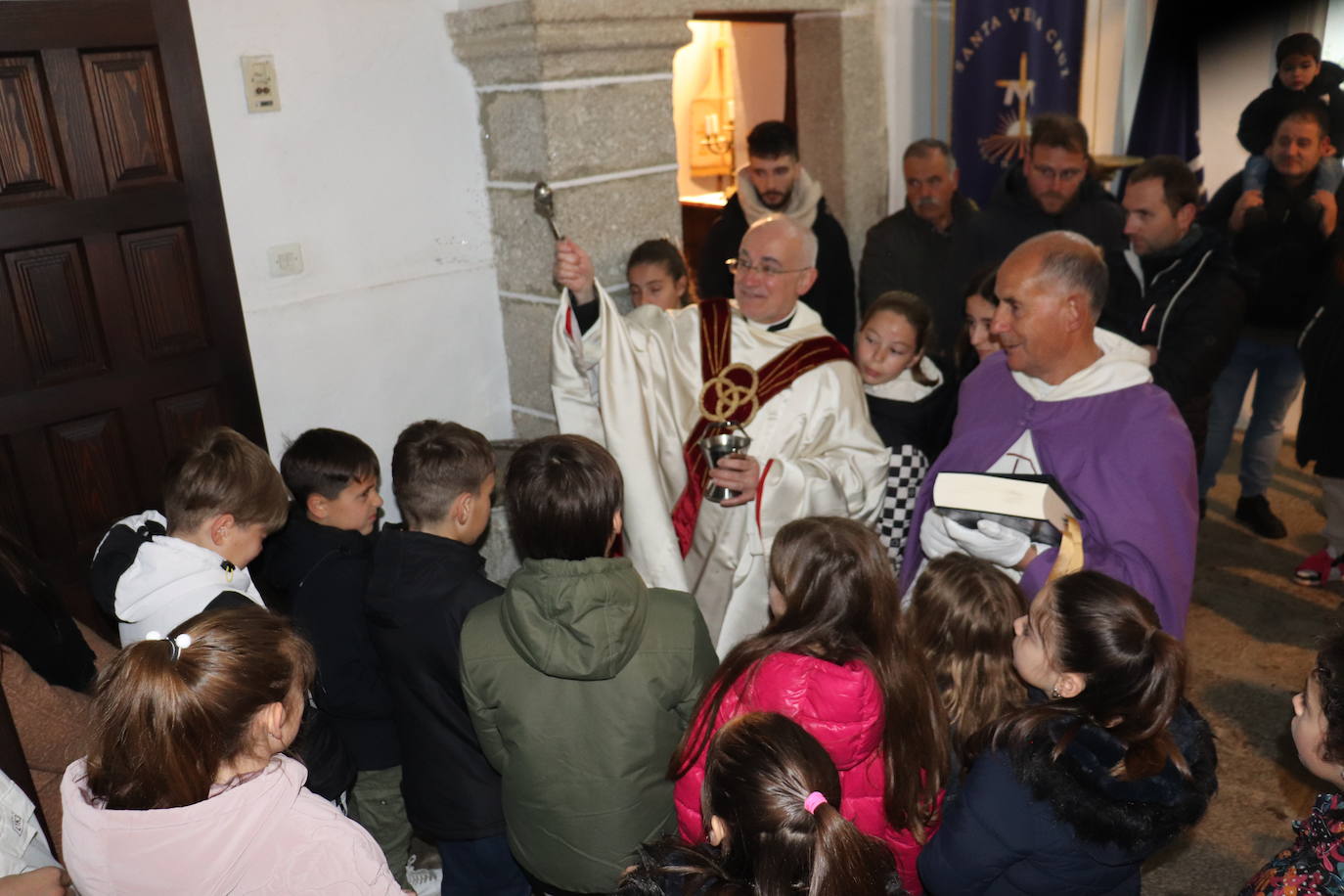 Sanchotello no falta a su Encuentro, que celebra en el interior de la iglesia