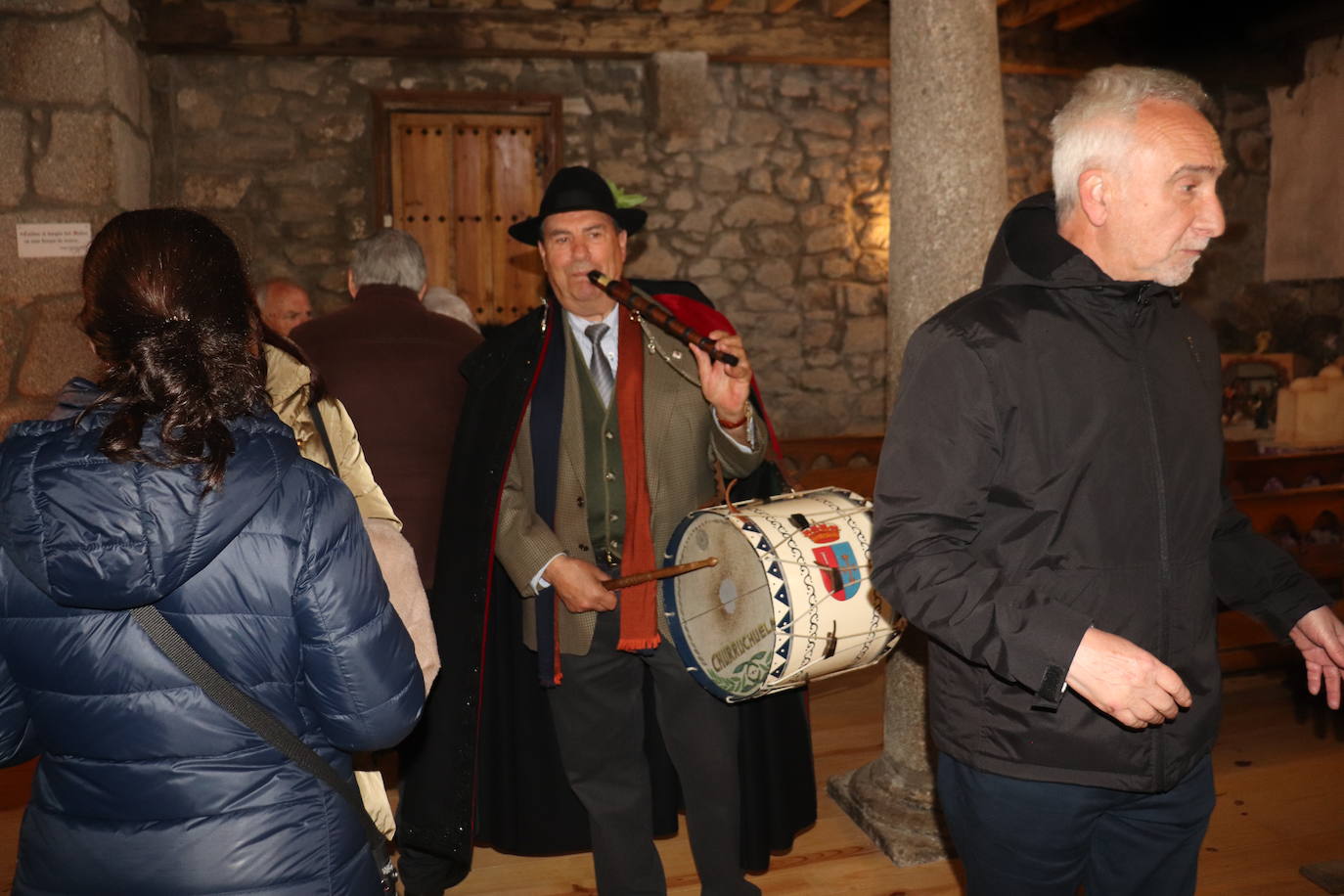 Nava de Béjar celebra la Pascua con el Encuentro en la iglesia y la tradicional degustación de hornazo