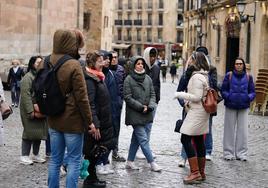 Grupo de turistas conociendo la ciudad esta Semana Santa.