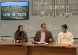 El diputado David Mingo ha presentado el corto junto a Anais Ramos y Pablo Porcuna, directora y productor del corto.