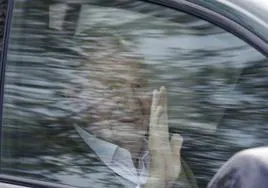 Así ha sido el regreso del Rey Juan Carlos a Madrid para acudir a la boda de Almeida