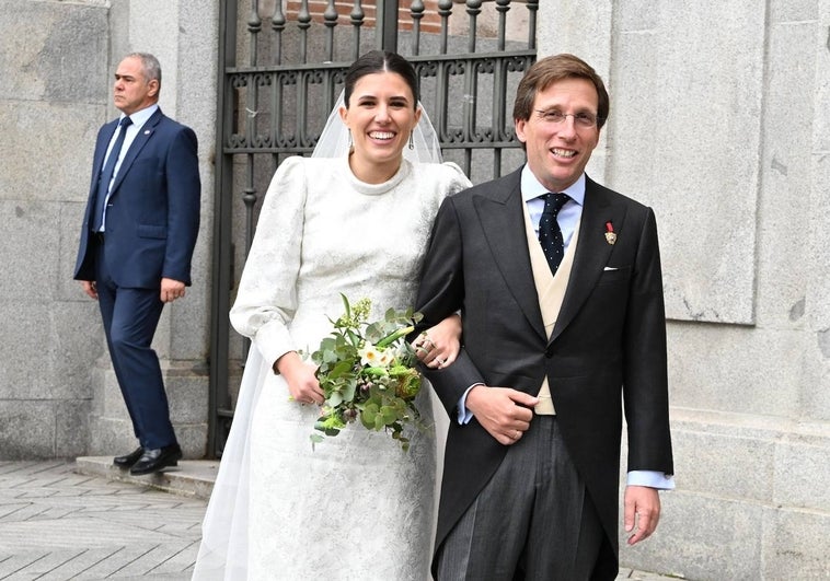 Martínez-Almeida y Teresa Urquijo salen de la iglesia de San Francisco de Borja.