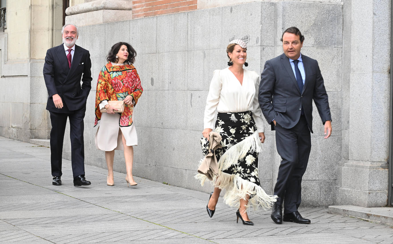 Las mejores imágenes de los invitados a la boda de José Luis Martínez-Almeida y Teresa Urquijo