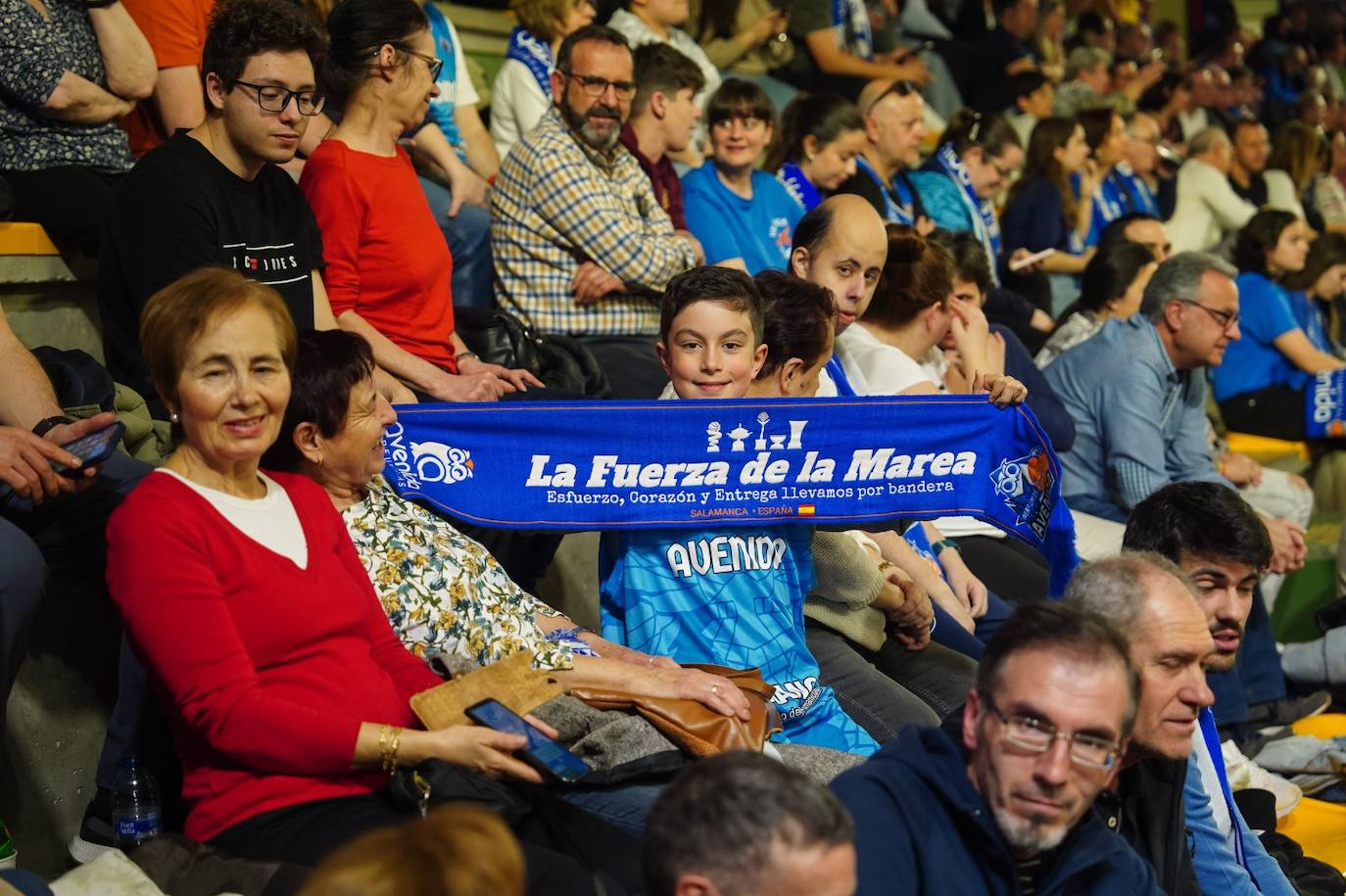 Búscate en la grada del Würzburg en el partido entre el Perfumerías Avenida y el Ensino de Lugo