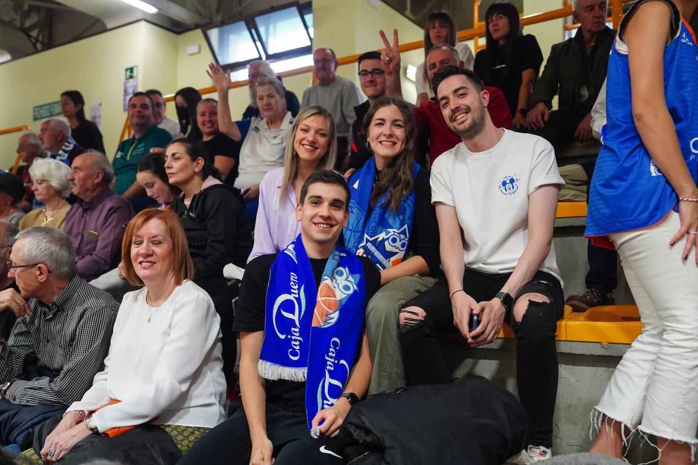 Búscate en la grada del Würzburg en el partido entre el Perfumerías Avenida y el Ensino de Lugo