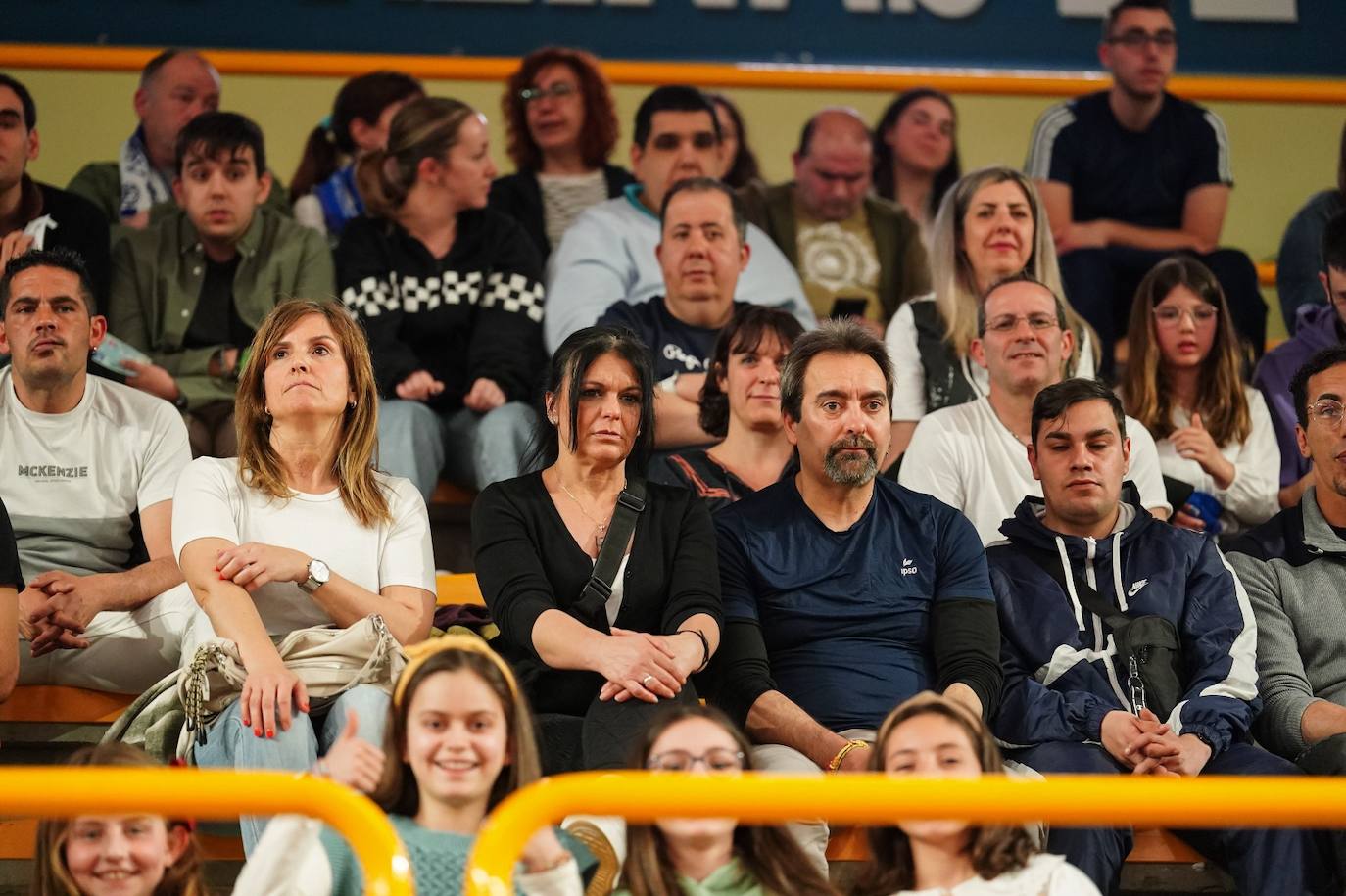Búscate en la grada del Würzburg en el partido entre el Perfumerías Avenida y el Ensino de Lugo