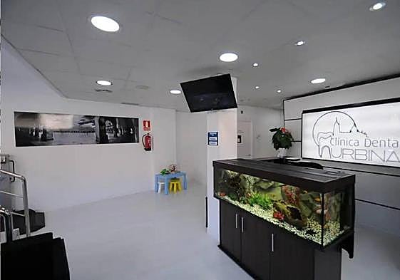 Interior de la Clínica Dental Urbina.