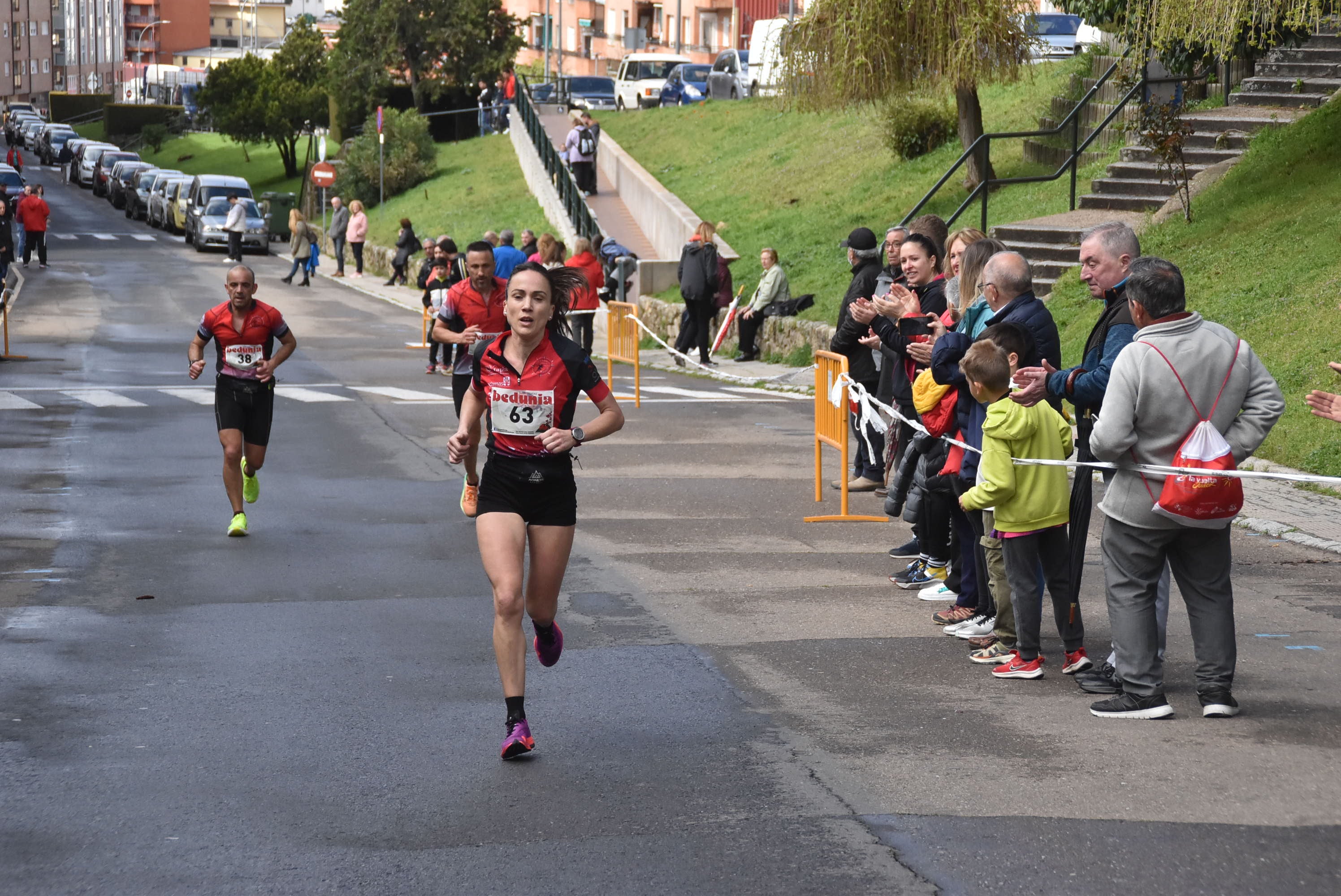 Dani Sanz y Ester Rodríguez ganan la Medio Maratón de Béjar