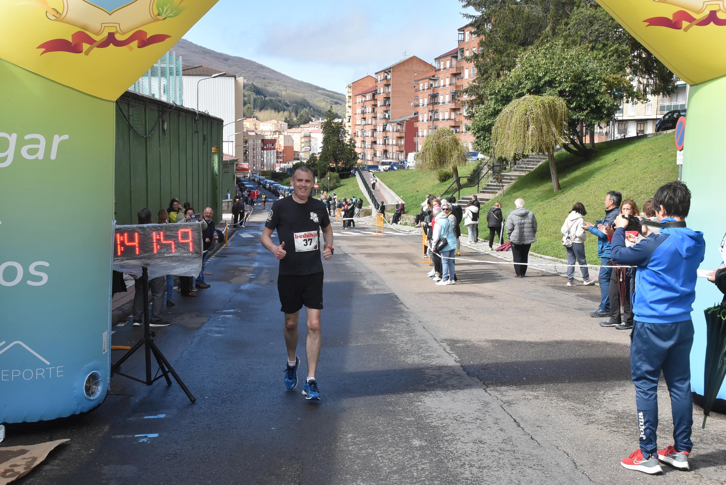 Dani Sanz y Ester Rodríguez ganan la Medio Maratón de Béjar