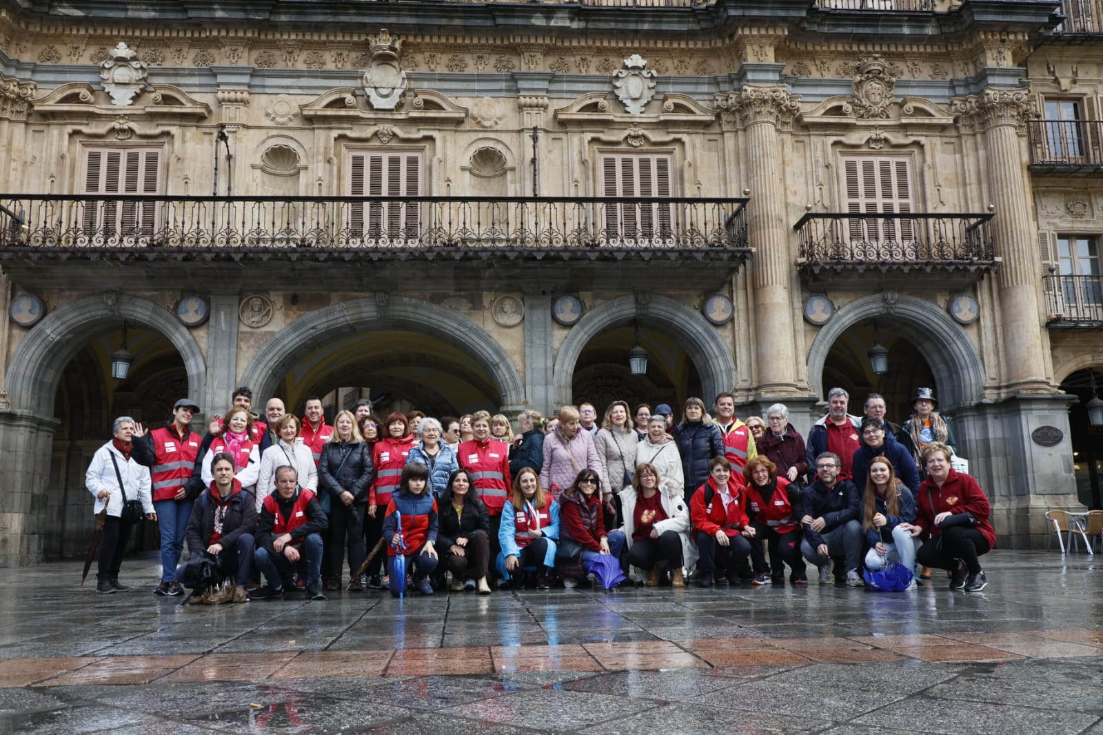 La lluvia no impide que los salmantinos marchen por la salud