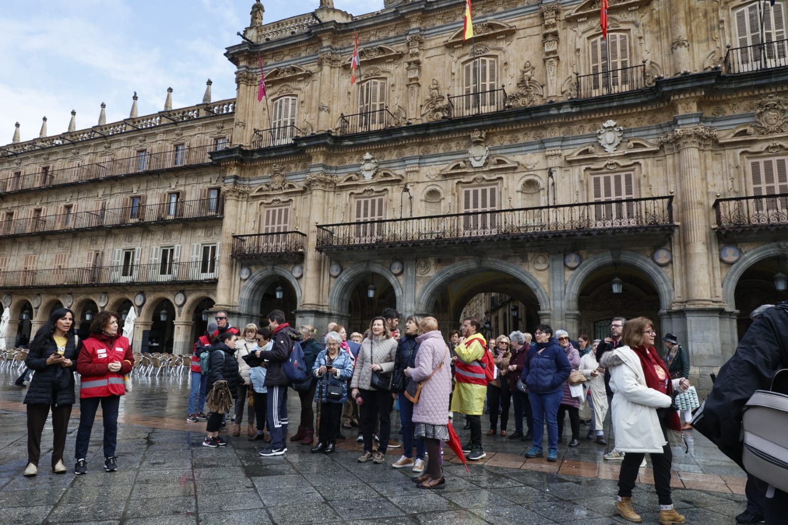 La lluvia no impide que los salmantinos marchen por la salud