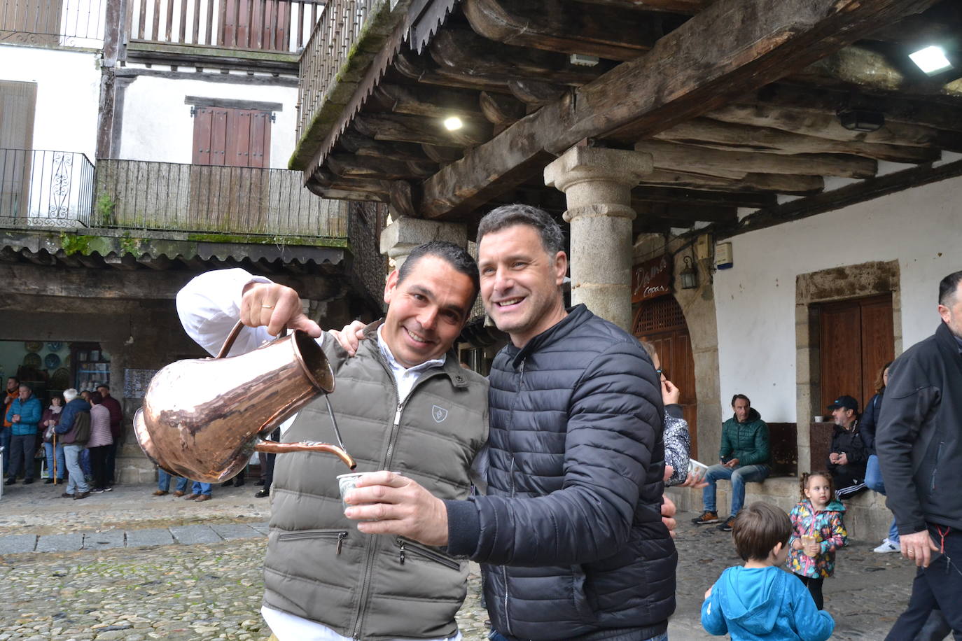 La Alberca celebra su trago más dulce para disipar a la lluvia