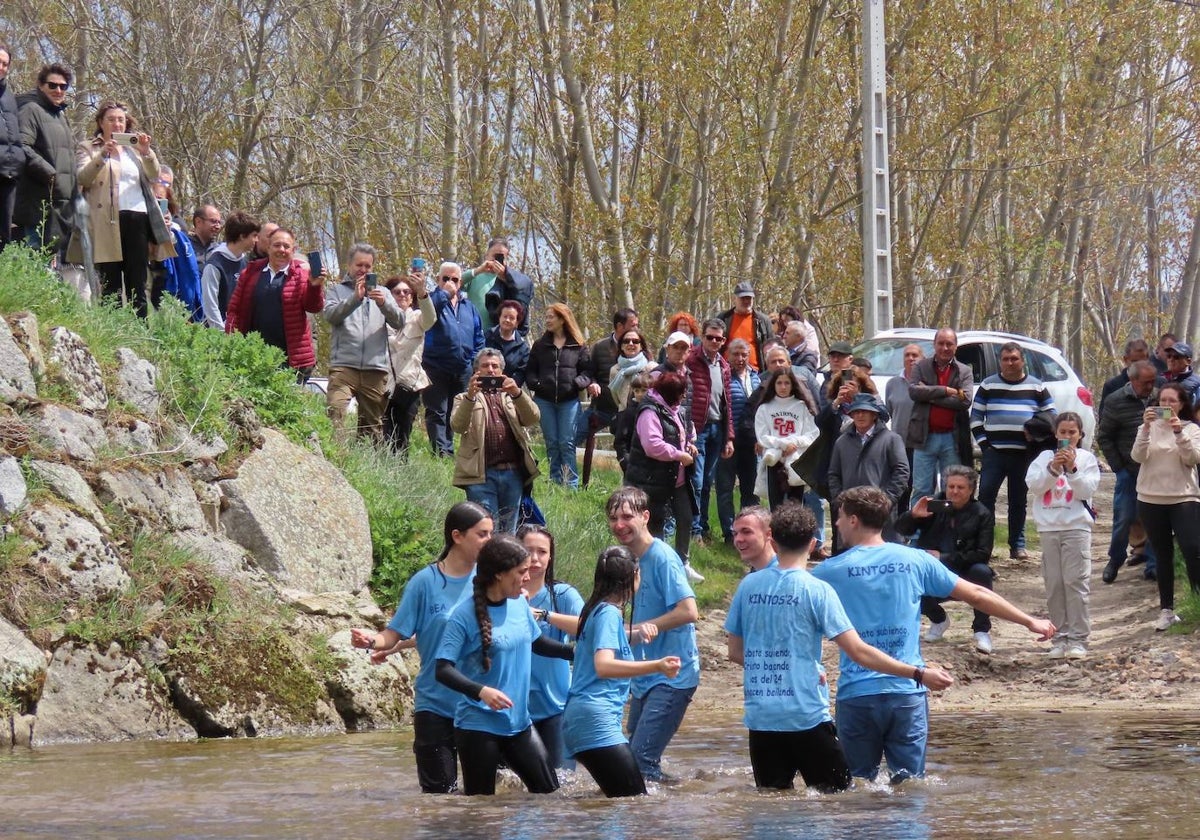 Chapuzón en el Gamo por el Cristo de Alaraz