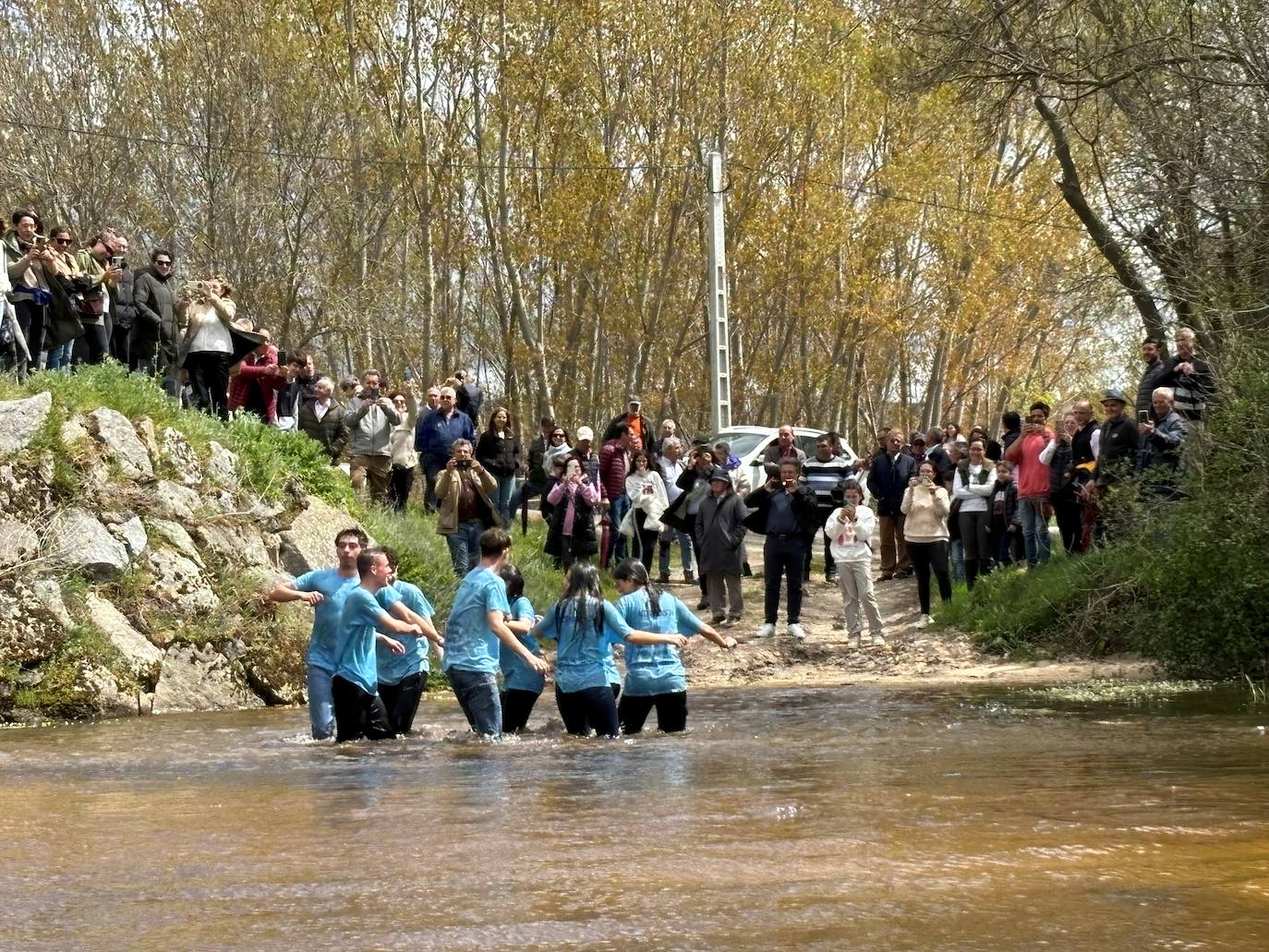 Chapuzón en el Gamo por el Cristo de Alaraz