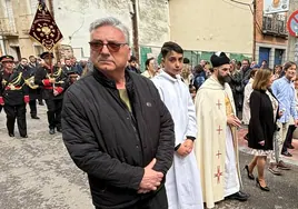 Moisés Pérez en primer plano durante la procesión de la Misericordia.