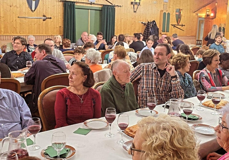 Merienda-cena con hornazo en la Casa de Salamanca en Leganés.