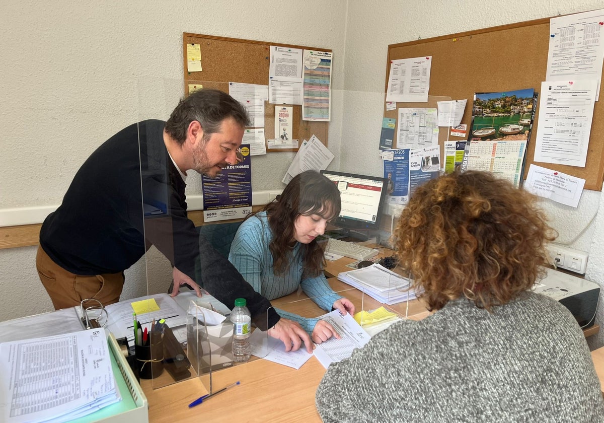 El concejal Óscar Santos durante una visita al centro de formación Signo XXV.