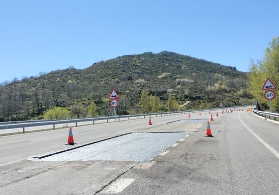 Imagen de una de las zonas donde se está cambiando el firme a la altura de Fresnedoso.
