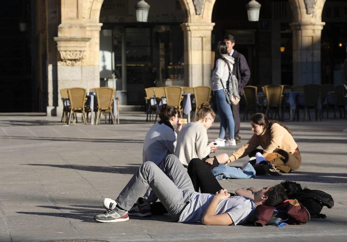 Una imagen de temperaturas altas en la Plaza Mayor.