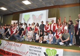 Imagen de participantes, docentes, alumnos y voluntarios de la asociación bejarana contra el cáncer en el salón de actos de la Escuela de Ingenieros de Béjar