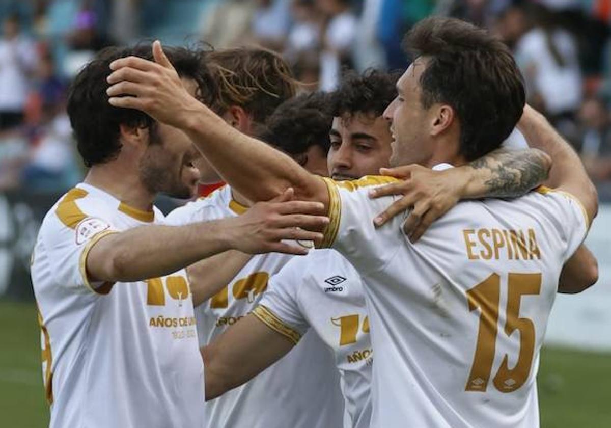 Los jugadores del Salamanca UDS celebran el segundo gol