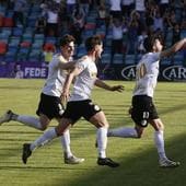 Jugadores del Salamanca UDS celebran el primer gol