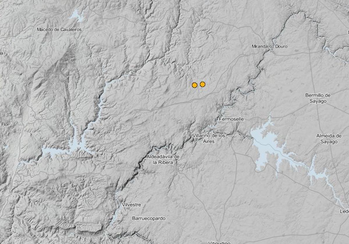 Mapa del el Instituto Geográfico Nacional con los puntos, señalados en naranja, donde tuvieron lugar los terremotos