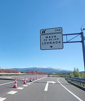 Imagen secundaria 2 - Diferentes puntos del desvío del tráfico hacia la travesía de Nava de Béjar.