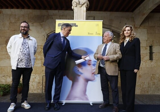 El coordinador artístico del festival, Rodrigo Tamariz; el alcalde de Salamanca, Carlos García Carbayo; el consejero de Cultura, Turismo y Deporte, Gonzalo Santonja y la viceconsejera de Acción Cultural, Mar Sancho en la presentación del FÁCYL 2024.