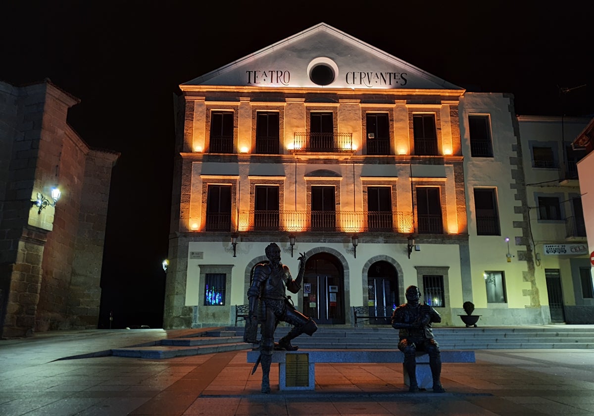 Imagen del exterior del teatro Cervantes, que cerrará en verano en Béjar para la realización de obras de mantenimiento y conservación.