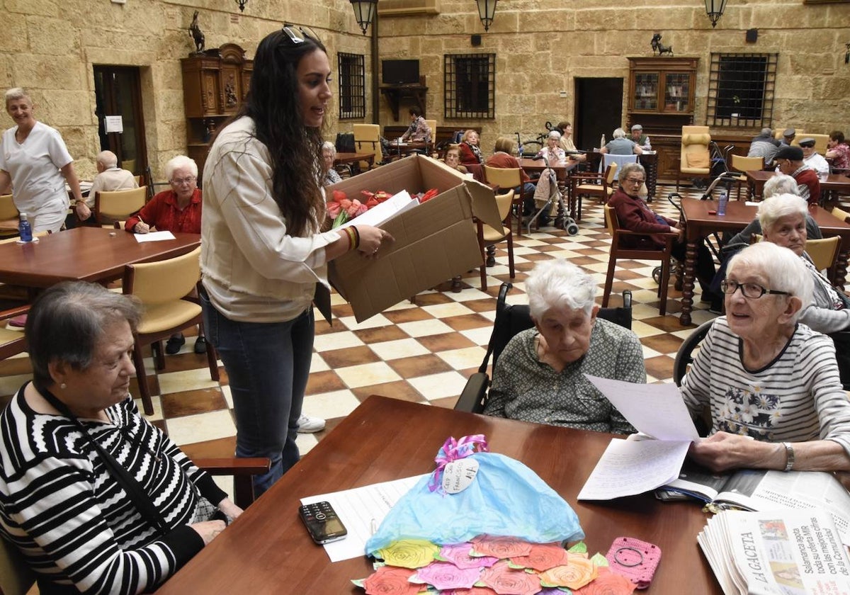 Flores y marcapáginas como anticipo al Día del Libro