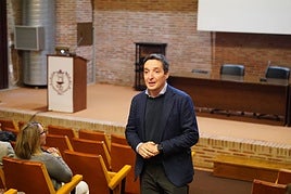 Juan Manuel Corchado este viernes en la Facultad de Farmacia.