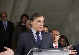 El alcalde, Carlos García Carbayo.