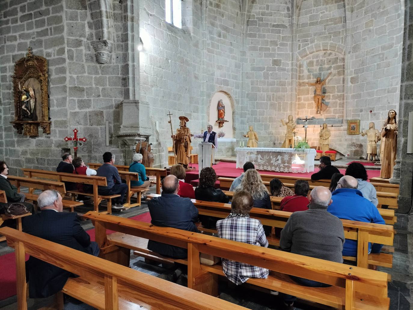 Sacristanes y lectores, imprescindibles en la labor parroquial