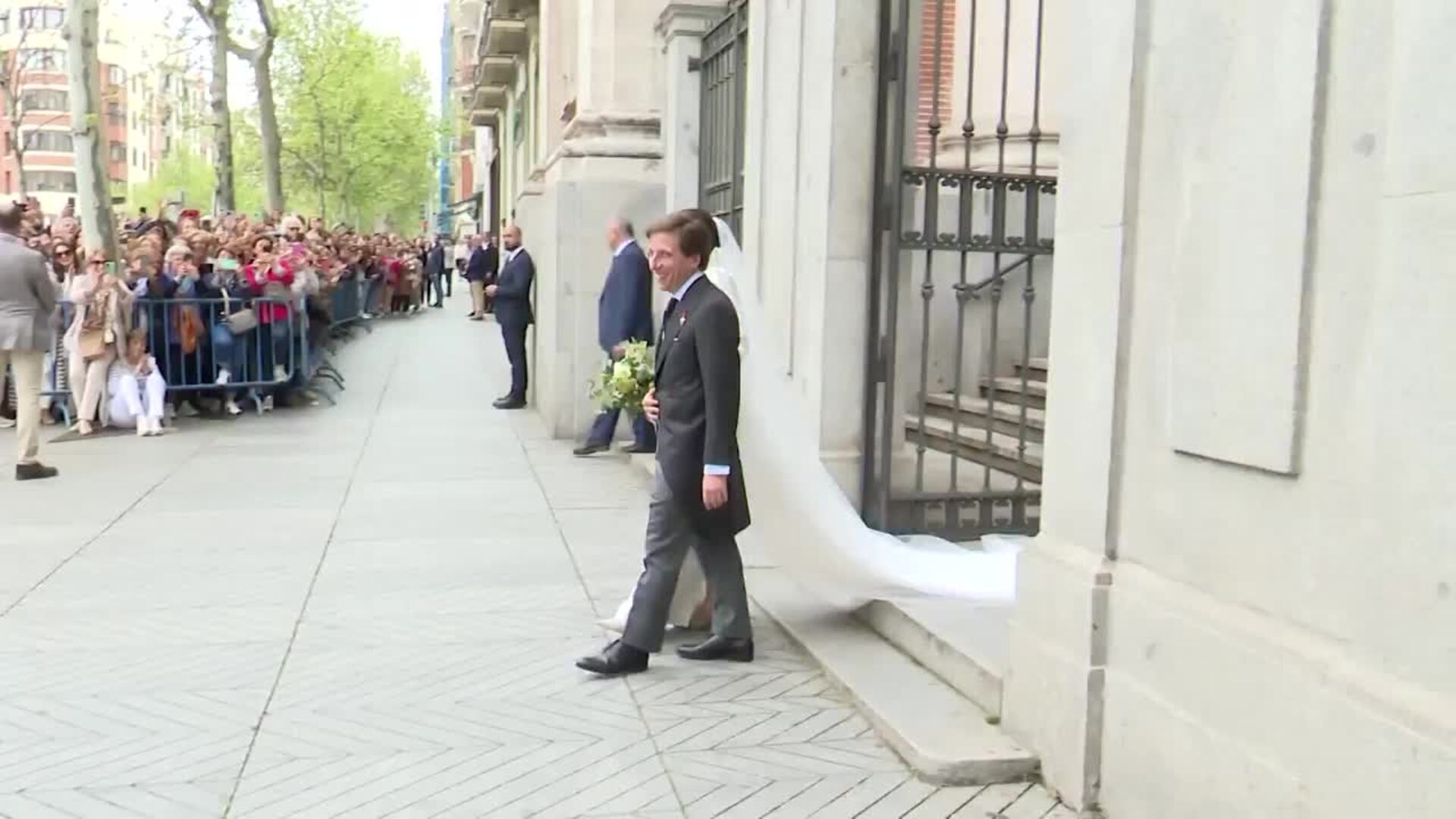 José Luis Martínez-Almeida y Teresa Urquijo vuelven a la capital tras su luna de miel