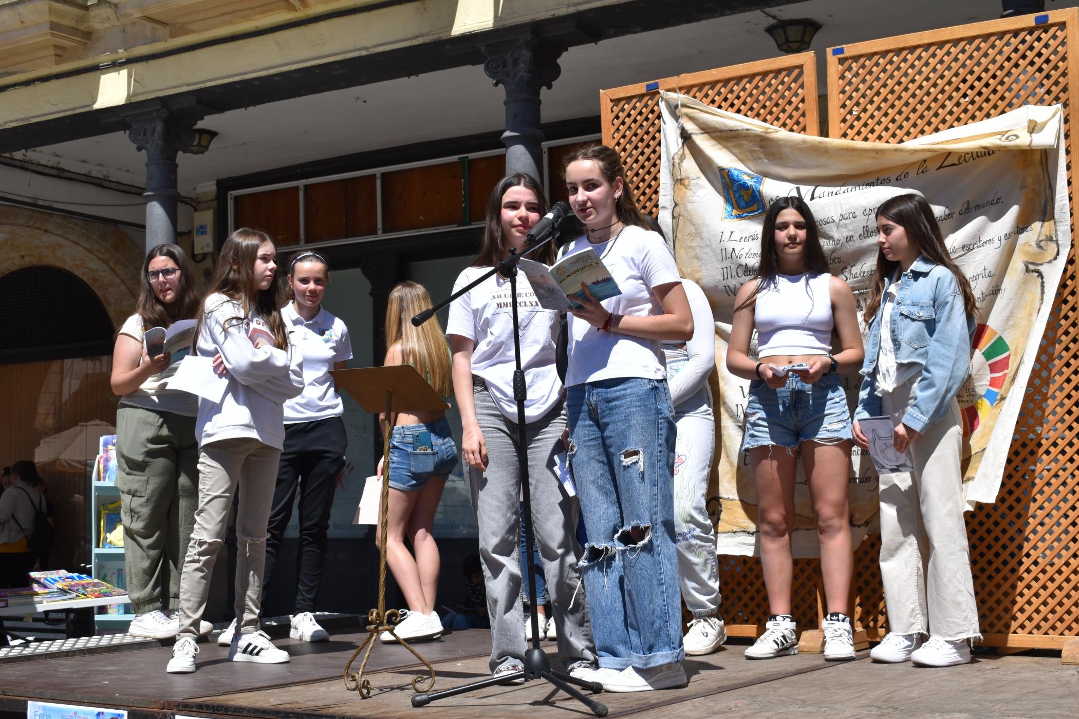 Alba de Tormes disfruta de su Feria del Libro con tintes solidarios