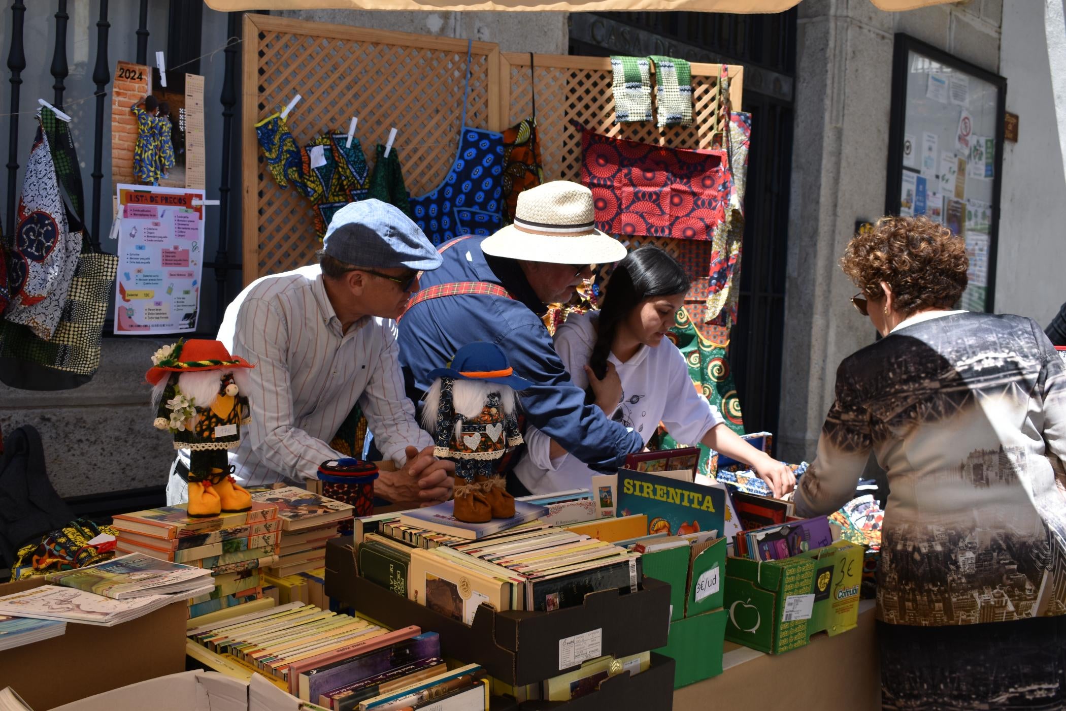 Alba de Tormes disfruta de su Feria del Libro con tintes solidarios