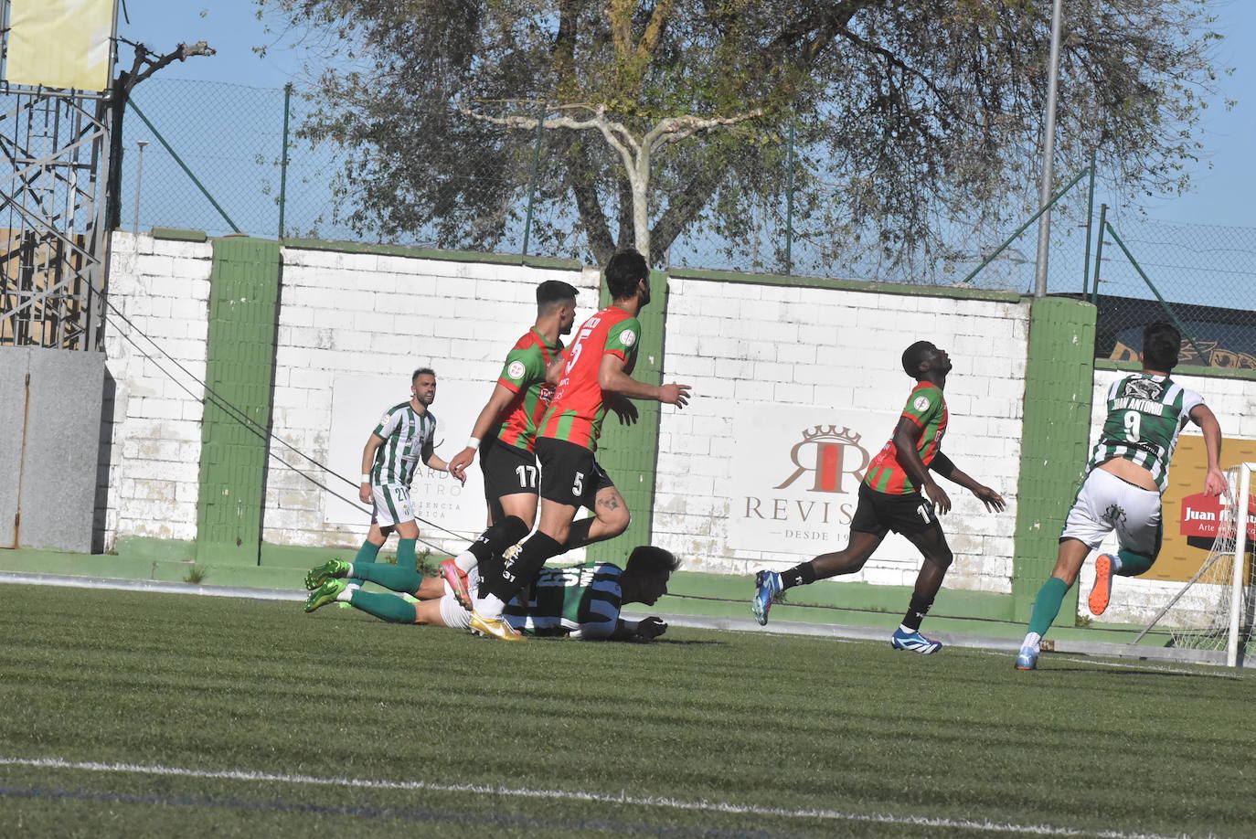 Explosión de alegría del Guijuelo tras clasificarse para el playoff