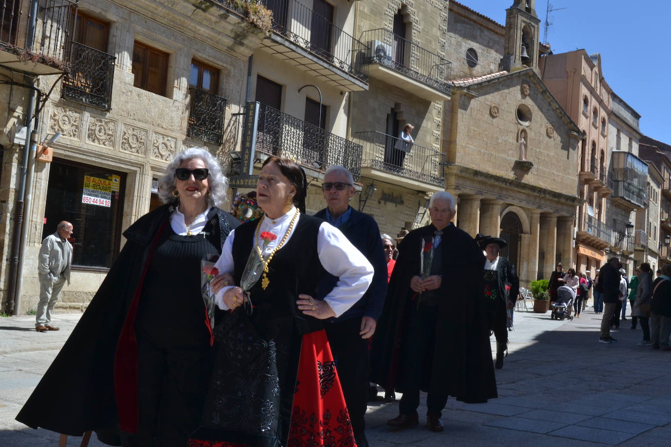 Flores y música para recordar a Dámaso Ledesma