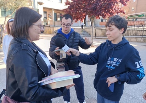 Imagen secundaria 1 -  Las encuestas de los jóvenes y la exposición de la historia del cómic en España con 150 ejemplares y tebeos.