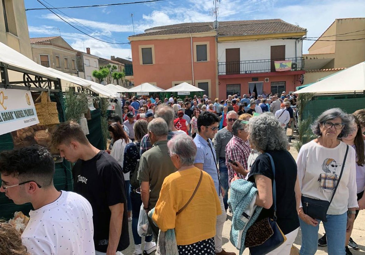 Ambiente en la Feria Internacional del Queso de Hinojosa.