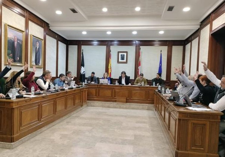 Imagen de la celebración de un pleno en el Ayuntamiento de Béjar.